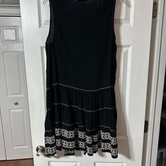 Max Studio Daisy Pattern Sleeveless Tiered Summer Dress - Picture 7 of 14